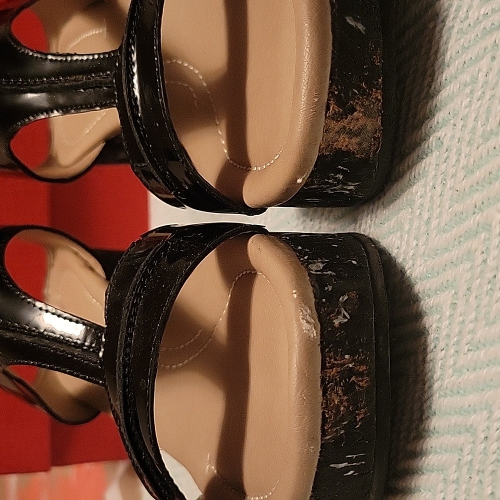 Donald Pliner size 8 M black patent leather sandal, wedge - Picture 5 of 6